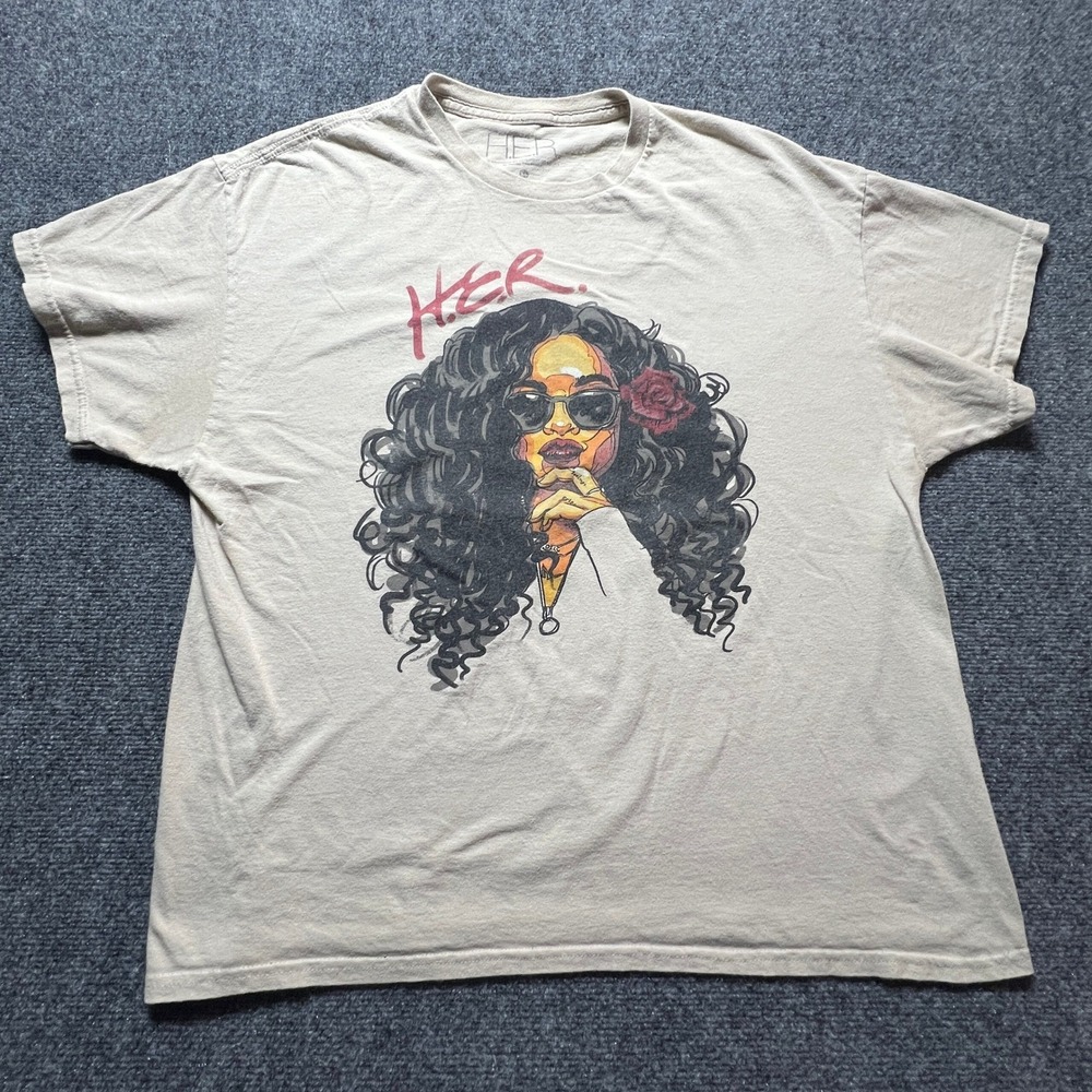 H.E.R. Graphic T-Shirt Tan R&B Artist Portrait Short Sleeve Crewneck Size XL